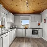 Semesterbostad House Mannin,