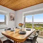 Semesterbostad House Mannin,