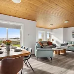 Semesterbostad House Mannin,