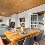 Semesterbostad House Mannin,