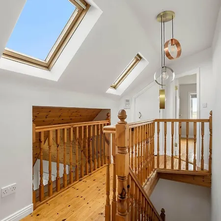 House Mannin, באליקונילי