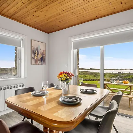 בית נופש House Mannin,