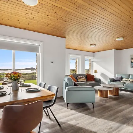 בית נופש House Mannin,